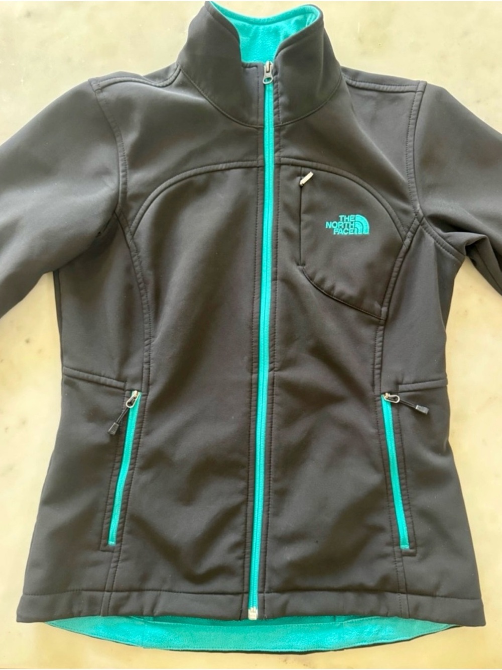 The North Face Women Full Zip Softshell Jacket in Black and Teal